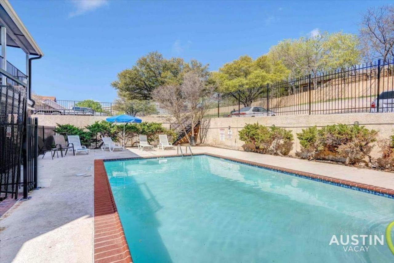 Cool Down On Riverside Free Parking And Shared Pool Austin Eksteriør billede